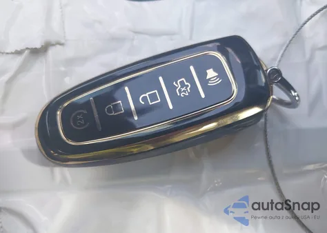 2017 Ford Escape Titanium z USA, uszkodzony, nr VIN 1FMCU0J97HUB23177